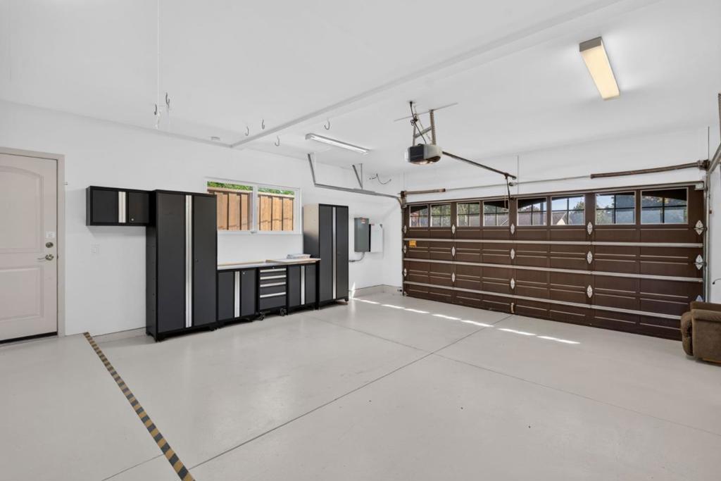 411 Carlyn Avenue Property Photo 45