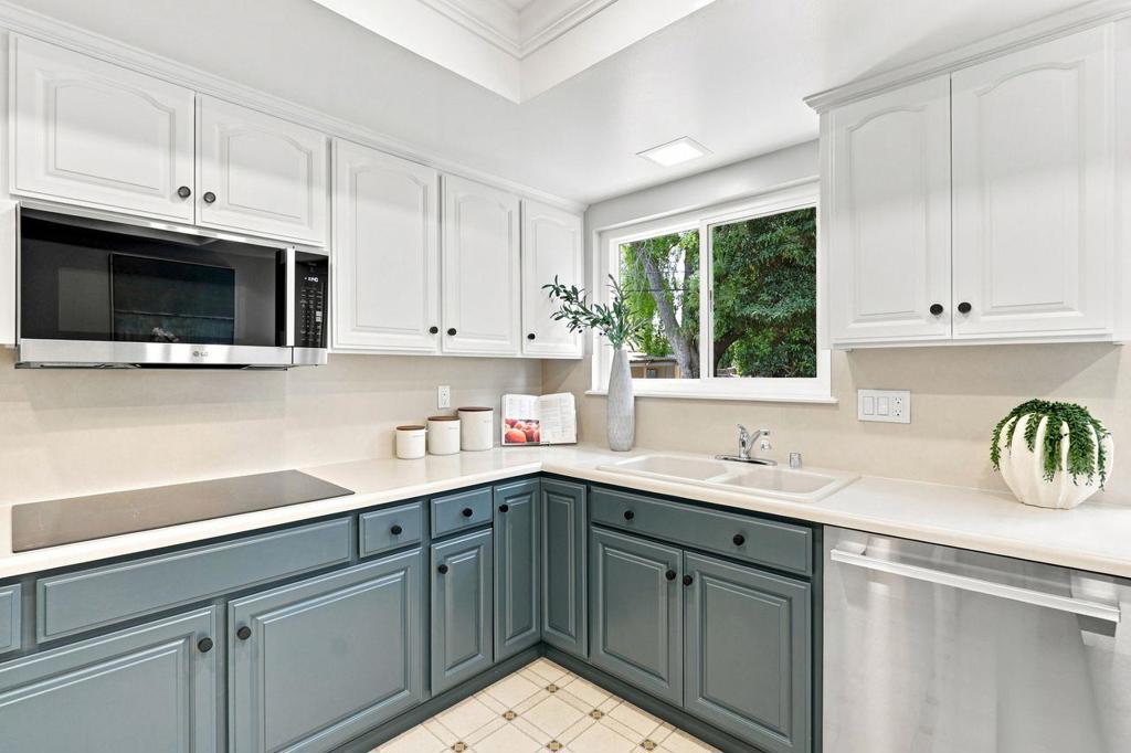 880 Lansdown Court Property Photo 12
