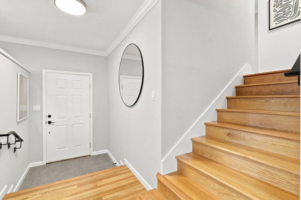 880 Lansdown Court Property Photo 14