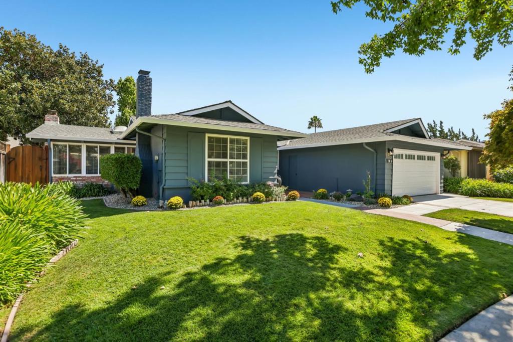 208 Colibri Court Property Photo 1