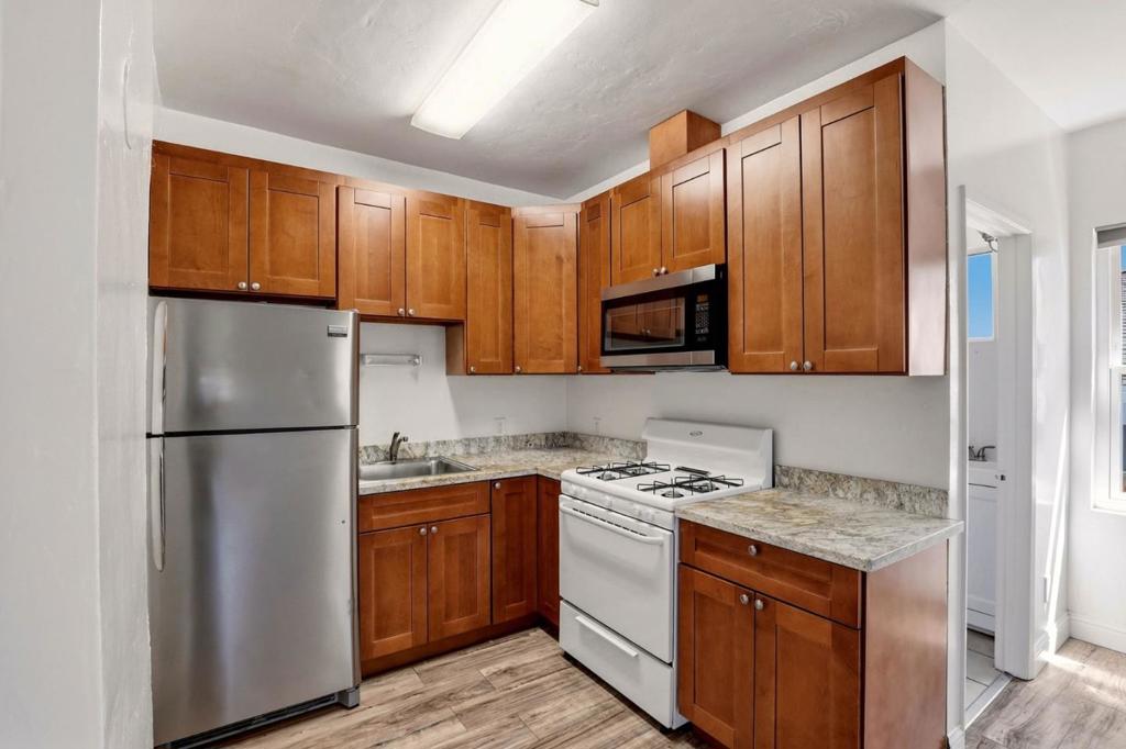 1365 Vine Street Property Photo 4