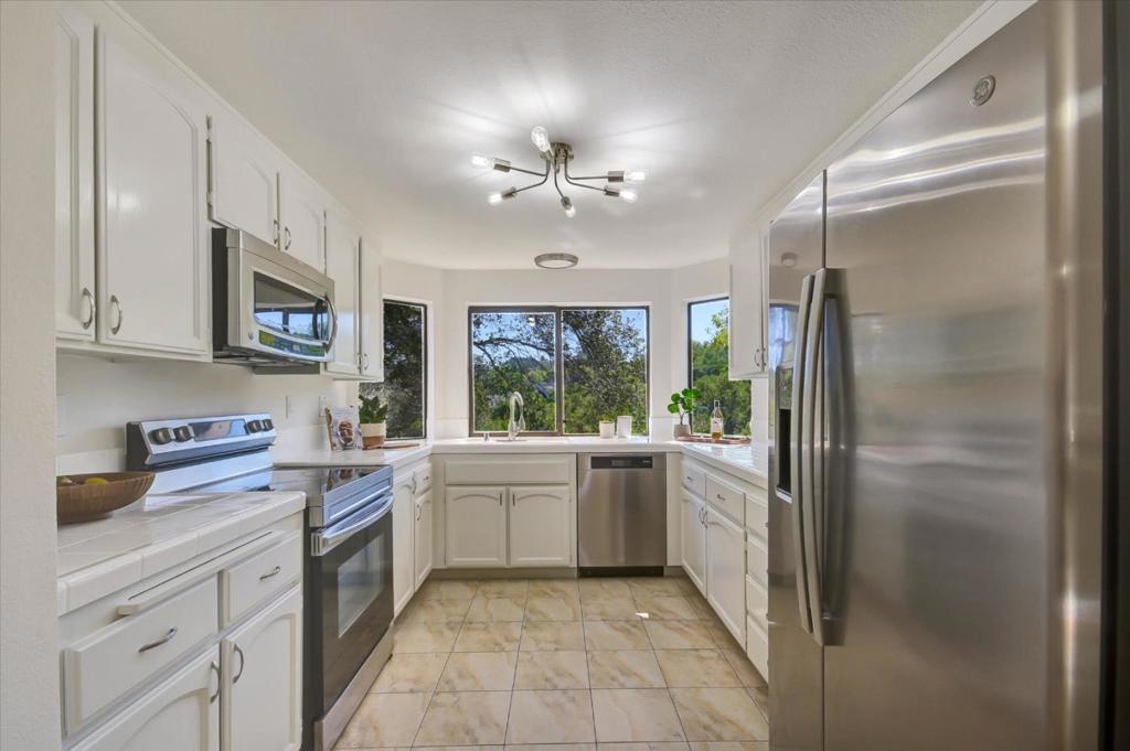 1665 Toyon Court Property Photo 14