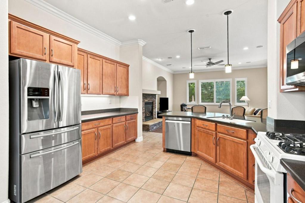 2905 Granite Park Lane Property Photo 4