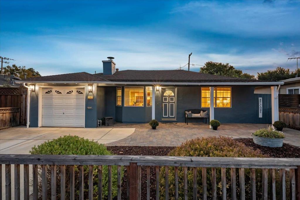 3992 Pasadena Drive Property Photo
