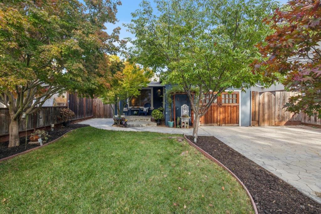 2050 Ralmar Avenue Property Photo
