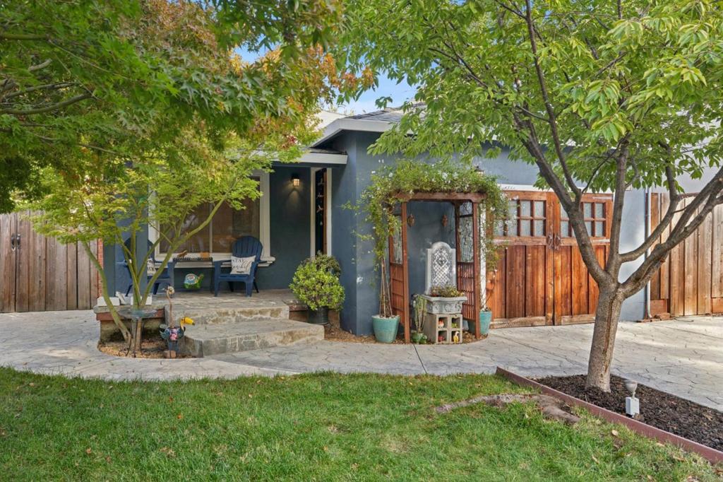 2050 Ralmar Avenue Property Photo 2