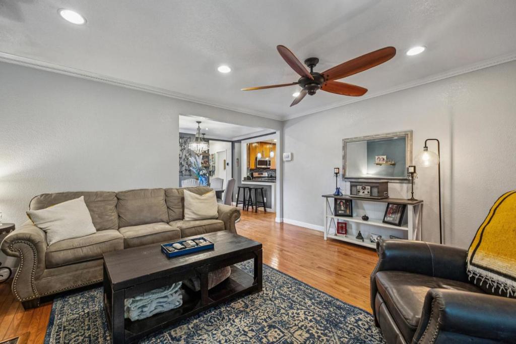 2050 Ralmar Avenue Property Photo 8