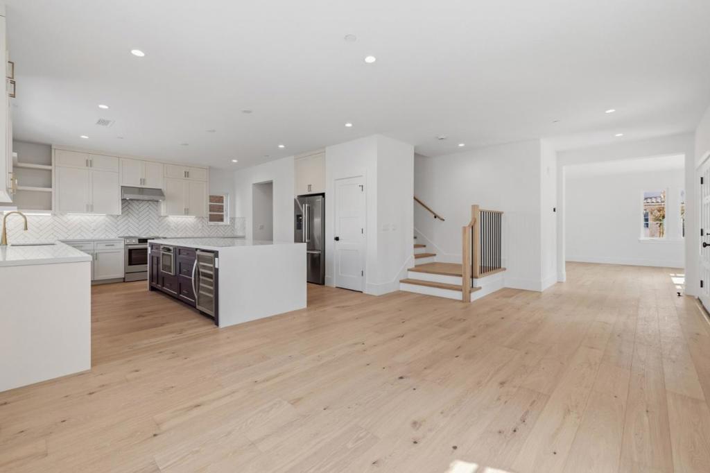 5528 Maravilla Way Property Photo 7