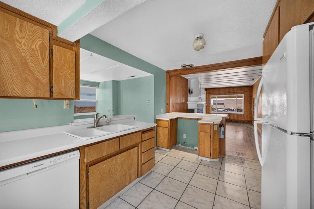 21825 E Cliff Drive Property Photo 22