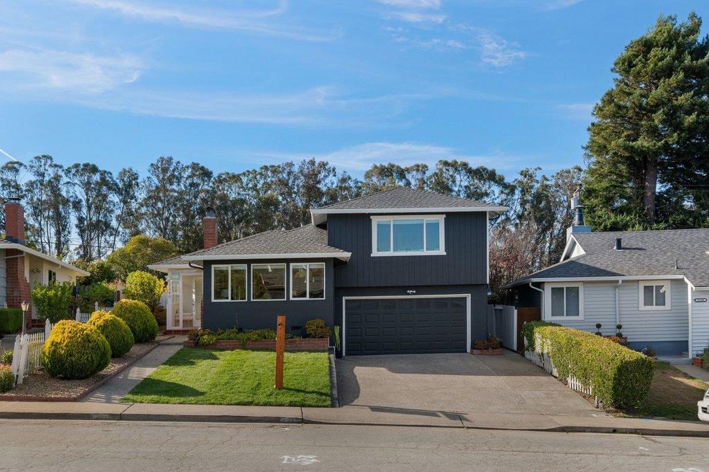 2240 Whitecliff Way Property Photo 2