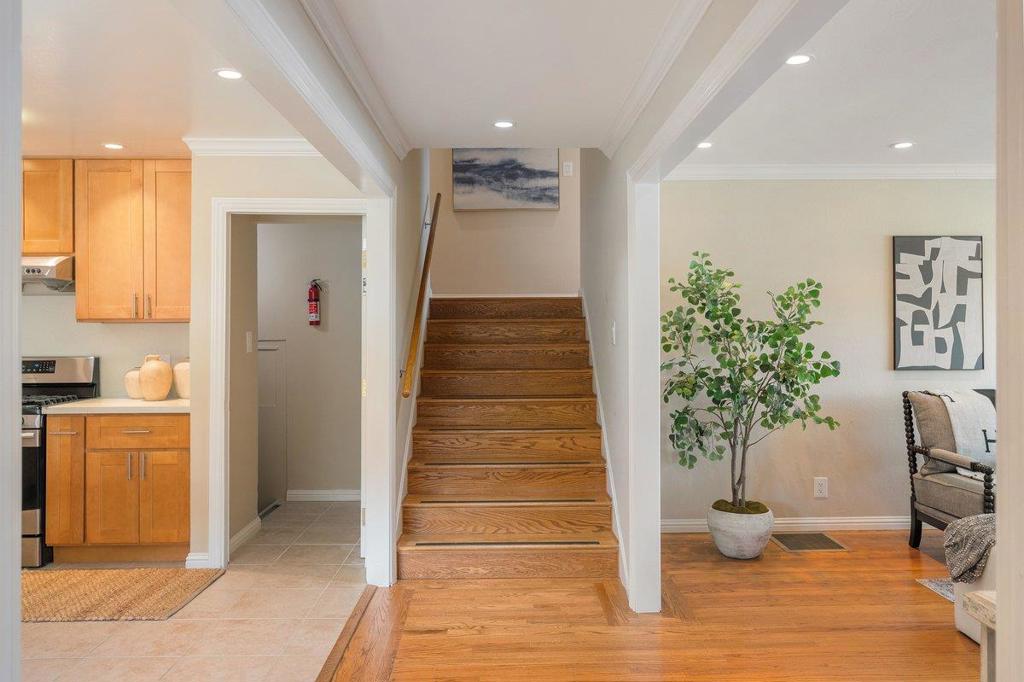 2240 Whitecliff Way Property Photo 23