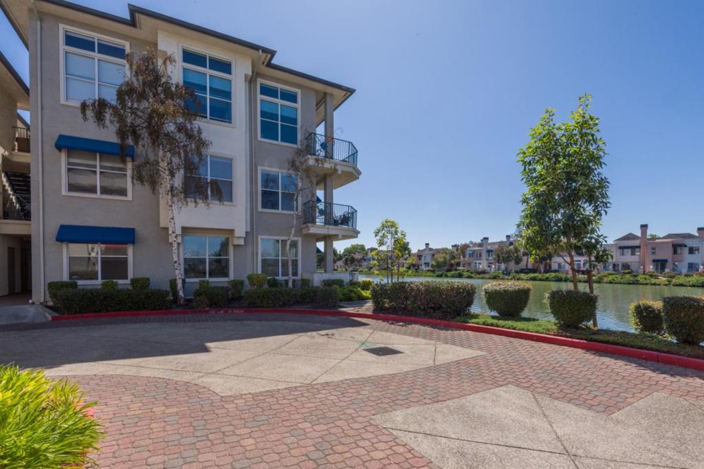 500 Baltic Circle 524 Property Photo 2