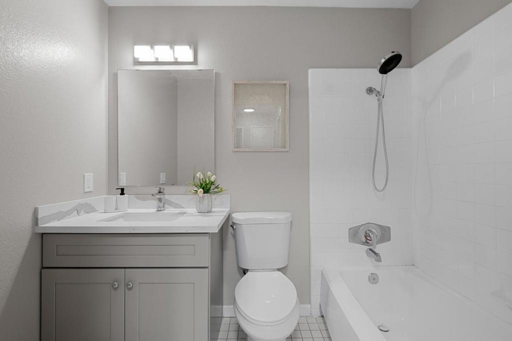 2599 Easton Lane 108 Property Photo 13