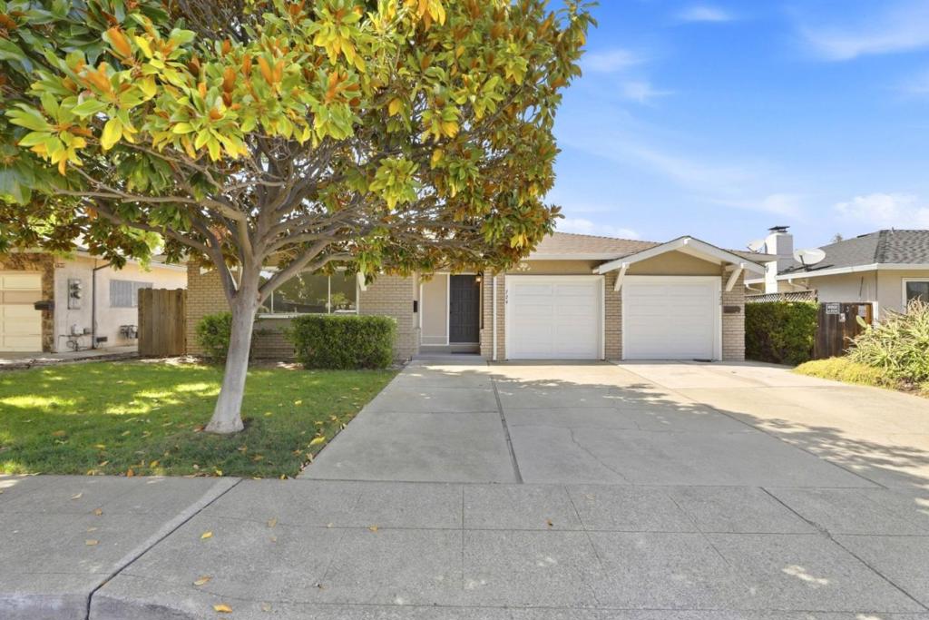 726 Muir Drive Property Photo 1
