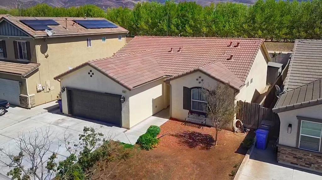 646 Luna Way Property Photo 1