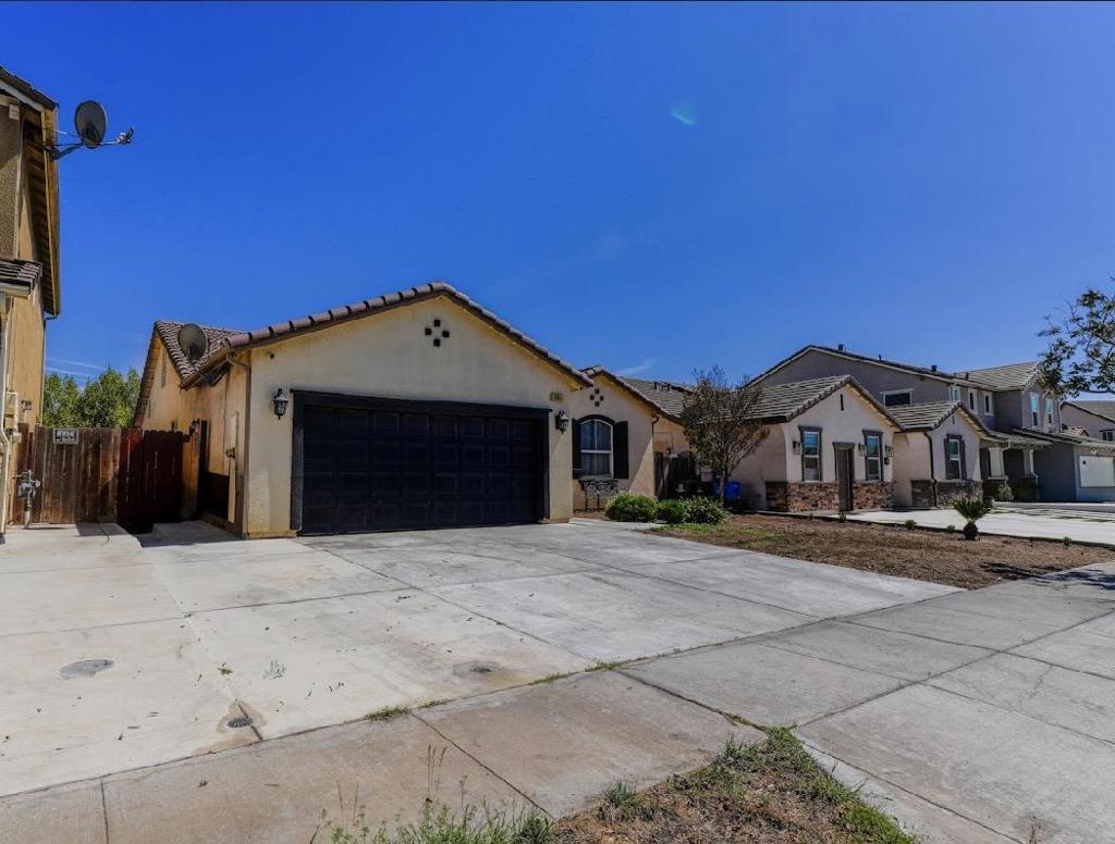 646 Luna Way Property Photo 3