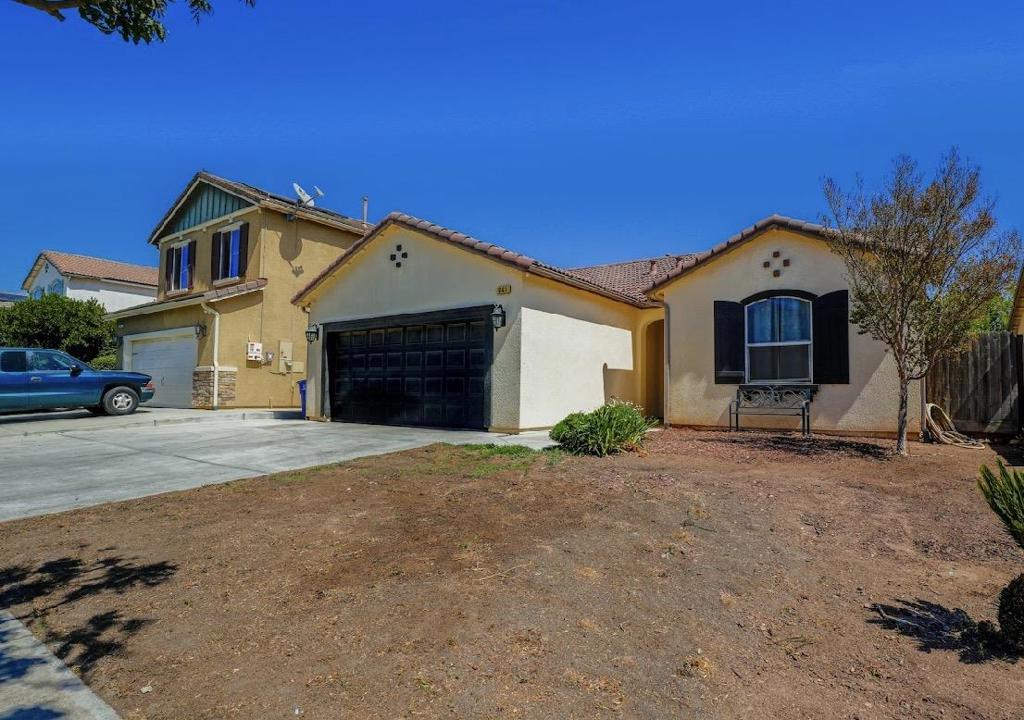 646 Luna Way Property Photo 4