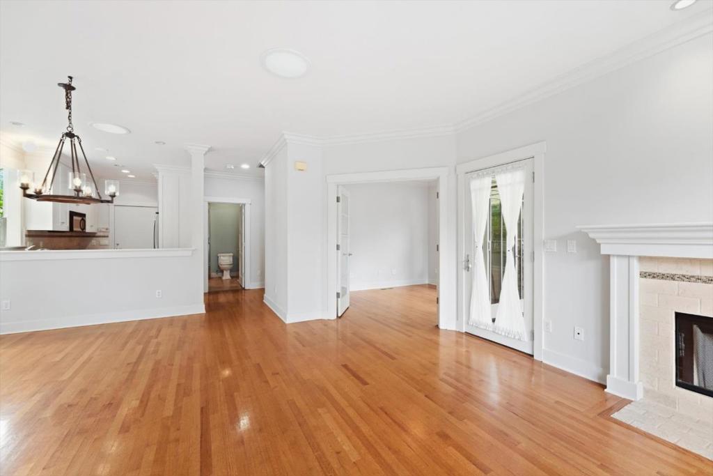 27 Cross Way Property Photo 5