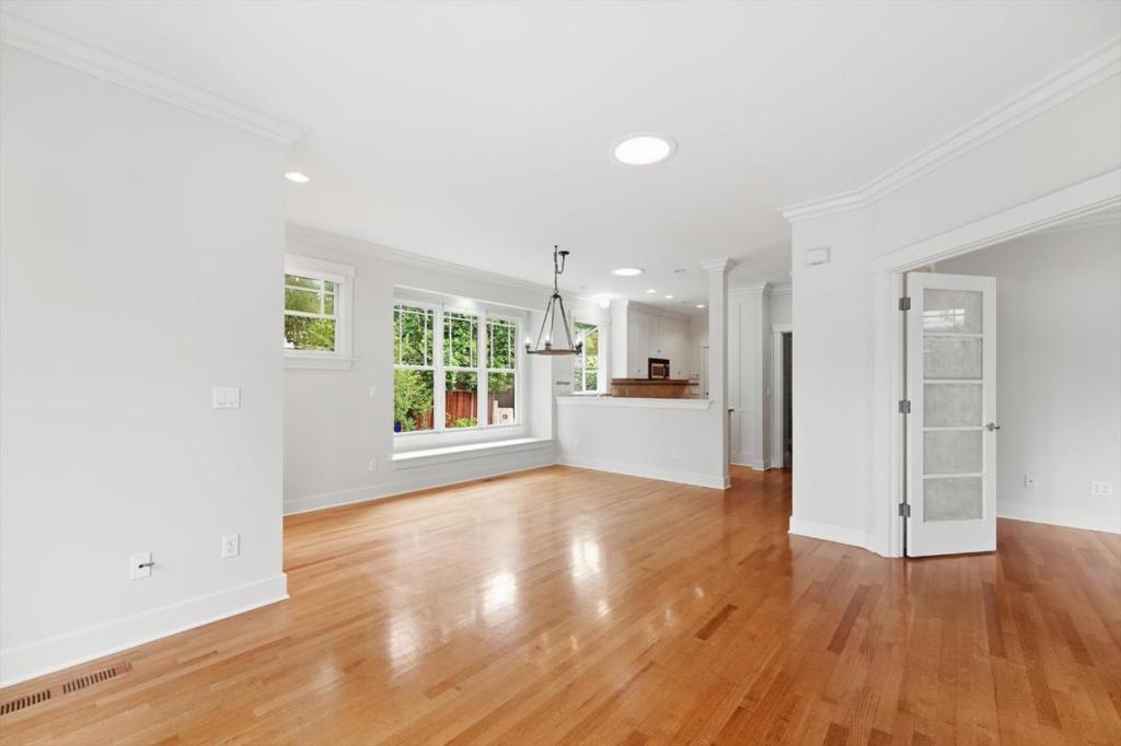 27 Cross Way Property Photo 6