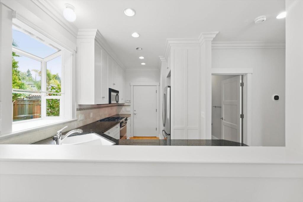 27 Cross Way Property Photo 8