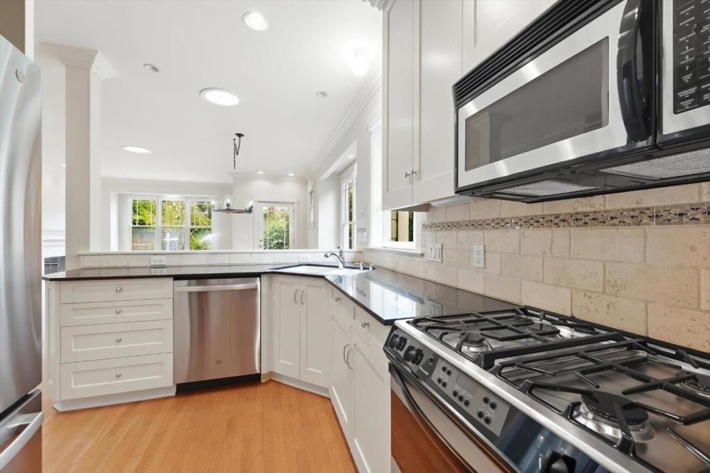 27 Cross Way Property Photo 11