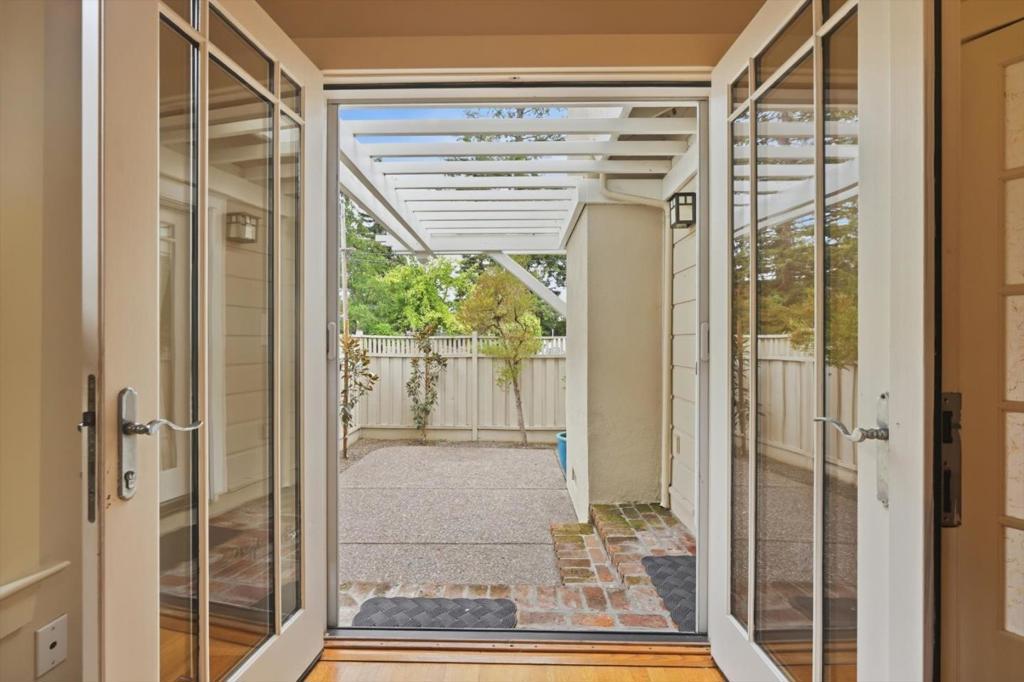 27 Cross Way Property Photo 20