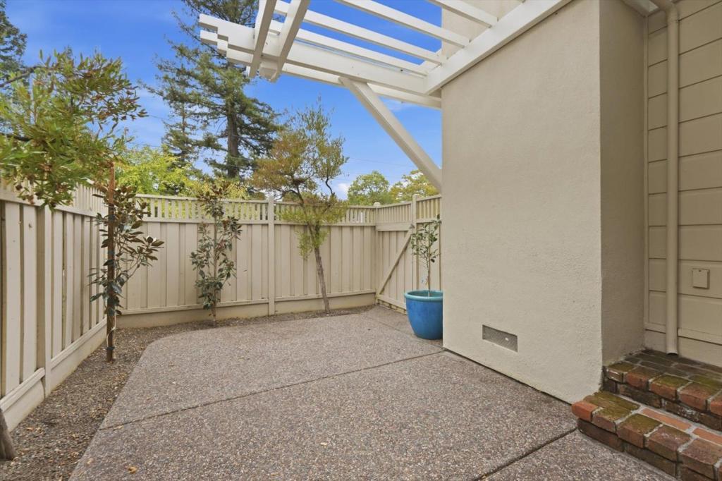 27 Cross Way Property Photo 21