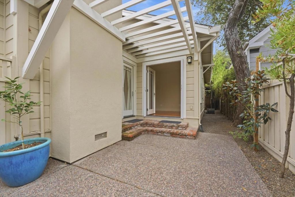 27 Cross Way Property Photo 22