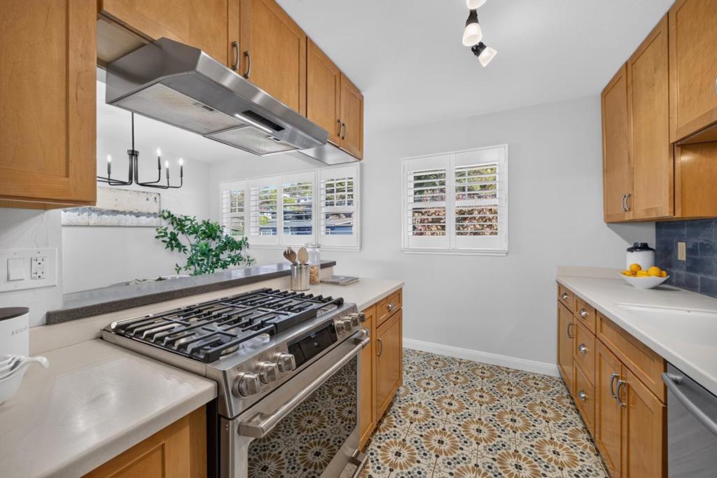 1216 Seville Drive Property Photo 25