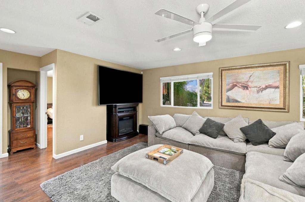 916 Sylvia Street Property Photo 7