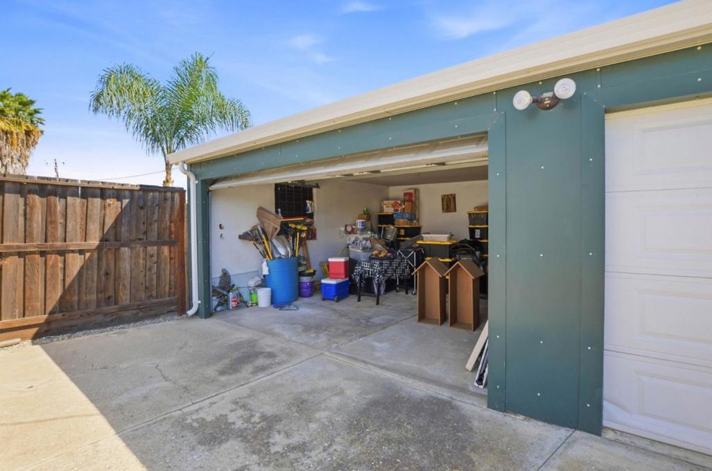 916 Sylvia Street Property Photo 24