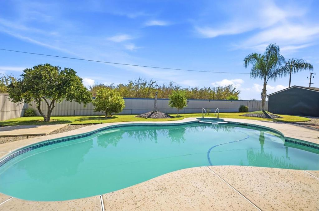916 Sylvia Street Property Photo 32