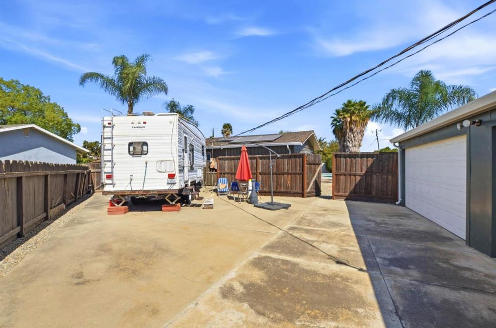 916 Sylvia Street Property Photo 37