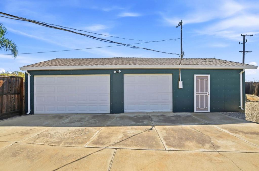 916 Sylvia Street Property Photo 38