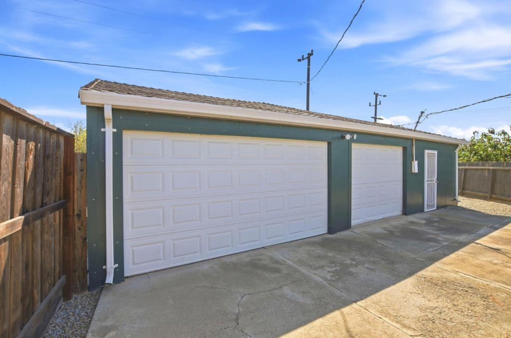 916 Sylvia Street Property Photo 39