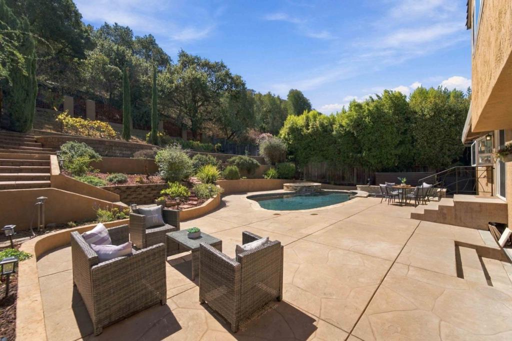 904 Foothill Drive Property Photo