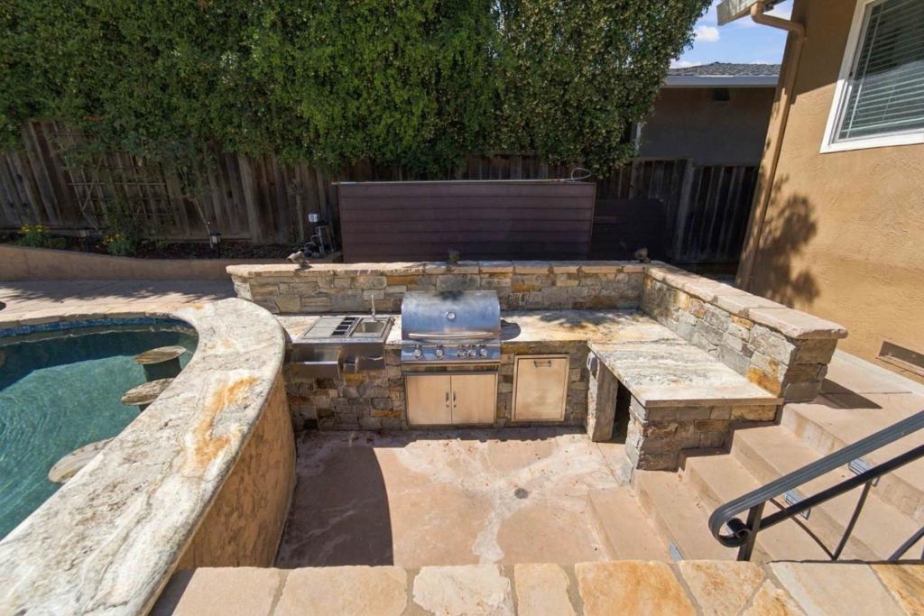 904 Foothill Drive Property Photo 32