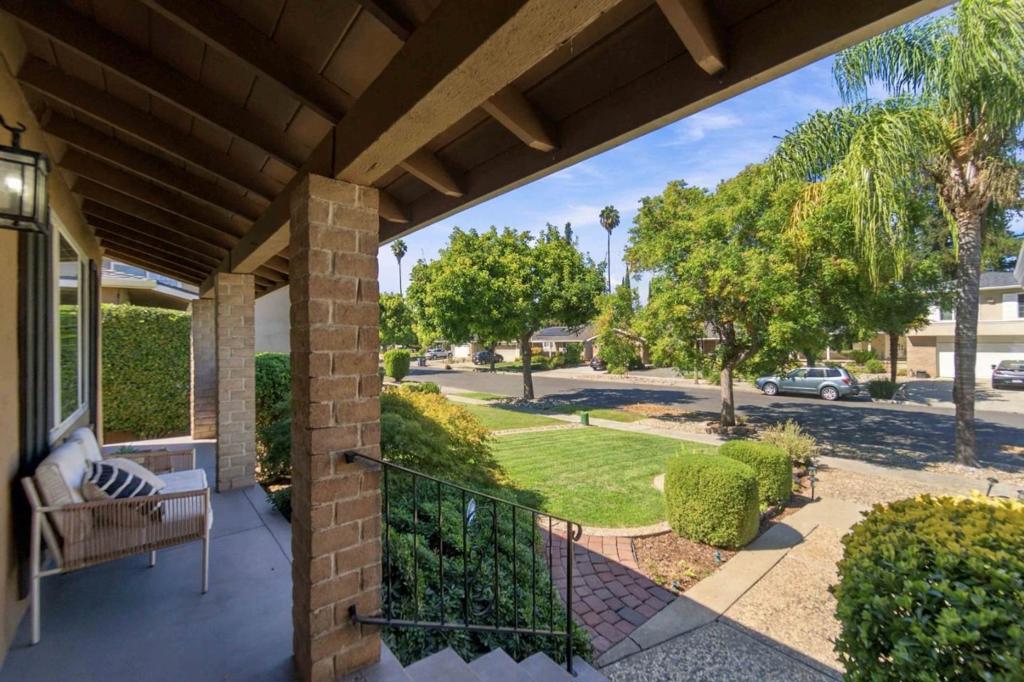 904 Foothill Drive Property Photo 41