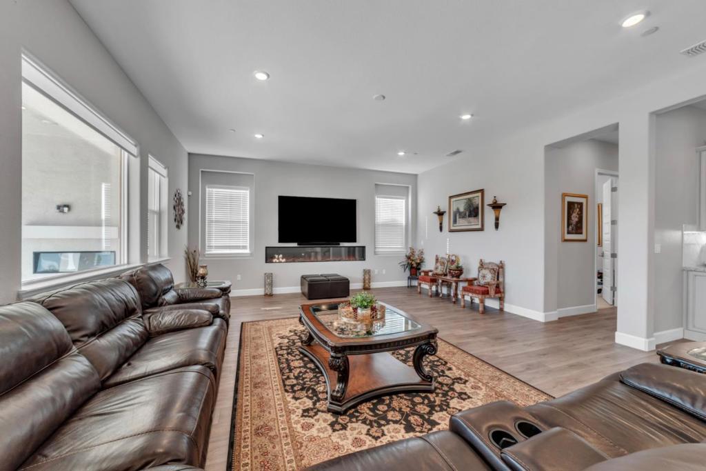 4785 Villa Verde Drive Property Photo 10
