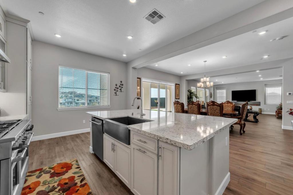 4785 Villa Verde Drive Property Photo 16