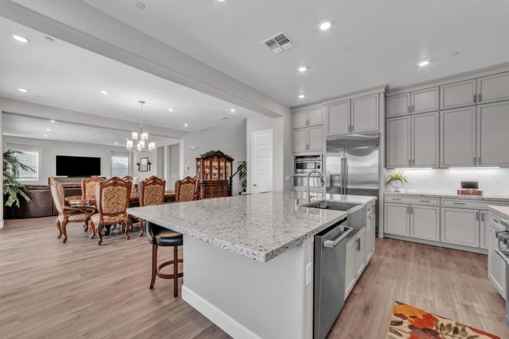 4785 Villa Verde Drive Property Photo 17