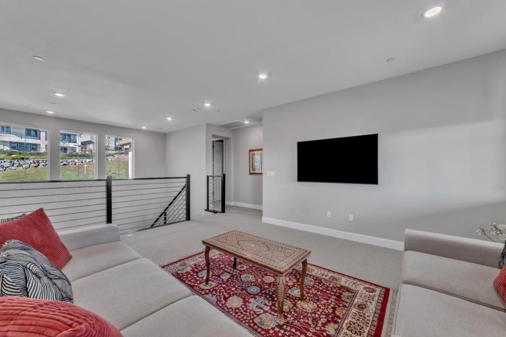 4785 Villa Verde Drive Property Photo 36