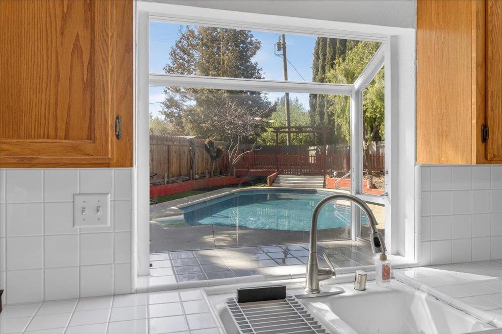 1911 Glarner Street Property Photo 12