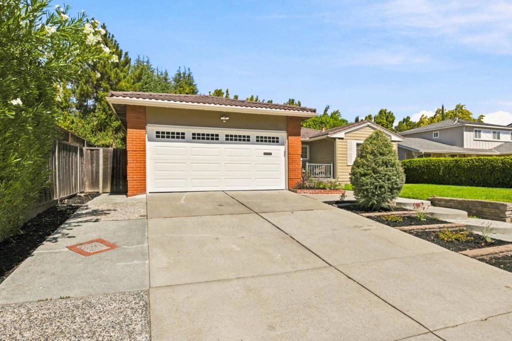 1005 Iris Avenue Property Photo 2