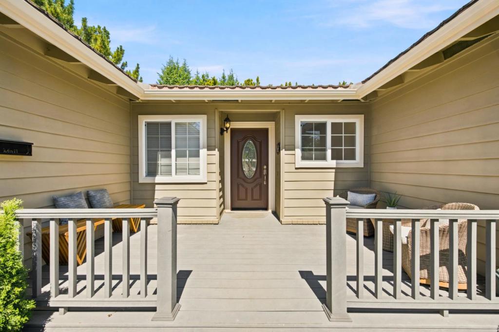1005 Iris Avenue Property Photo 4