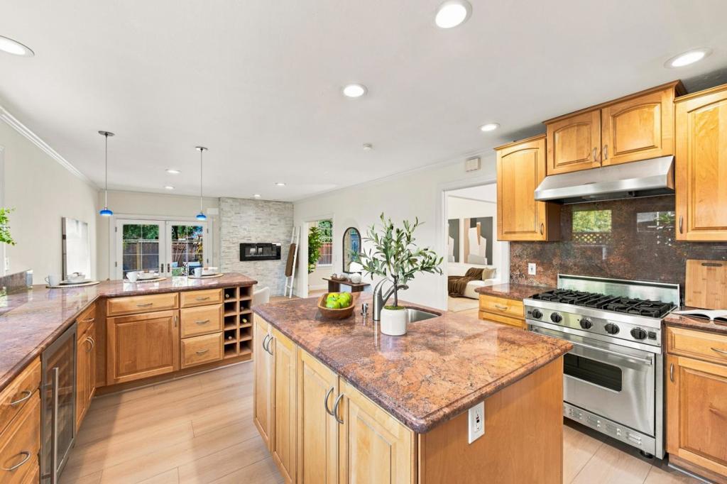 1005 Iris Avenue Property Photo 14