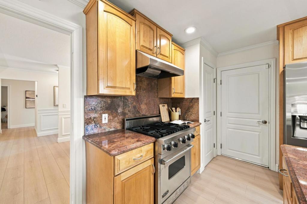 1005 Iris Avenue Property Photo 17