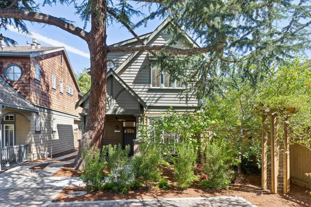 4125 Wisteria Lane Property Photo 1