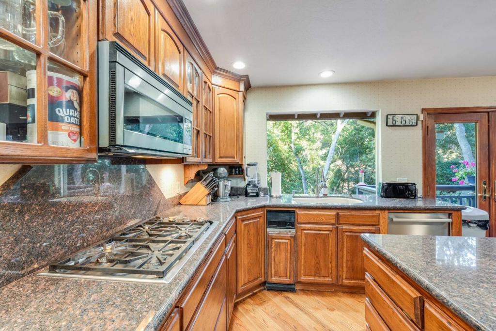 1180 Kilkare Road Property Photo 11