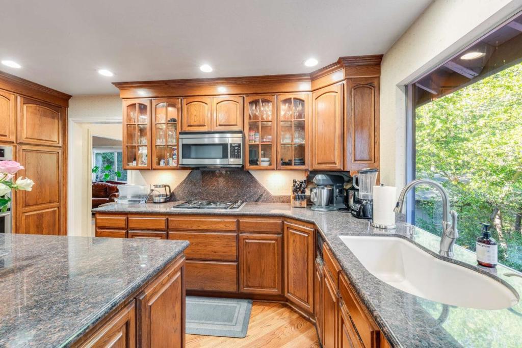 1180 Kilkare Road Property Photo 12
